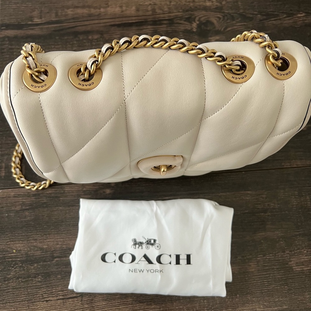 NWT Coach Madison Quilted Bag

Length: 9.25"
Height: 6.75"
Width: 3.25" - Picture 5 of 9
